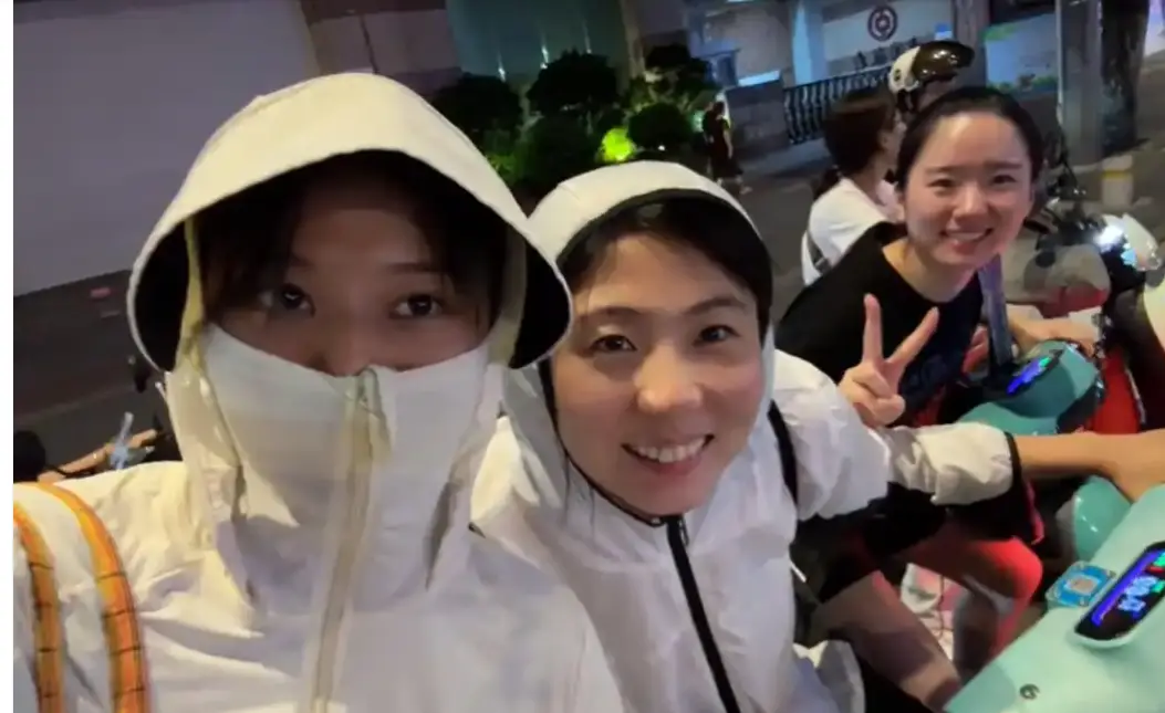 庄宇珊打保, 欢乐, 抵泰国