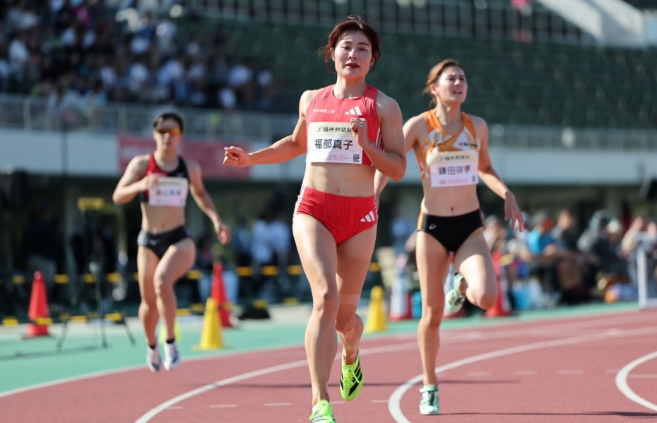 都比吴艳妮, 有别的赛事