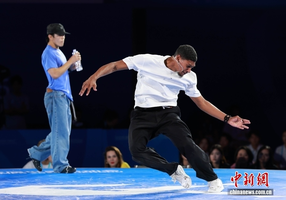 男子单人霹, 参赛选手尽, 展身手炫动