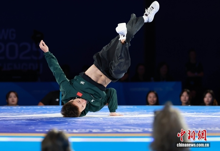 src, 中新社记者